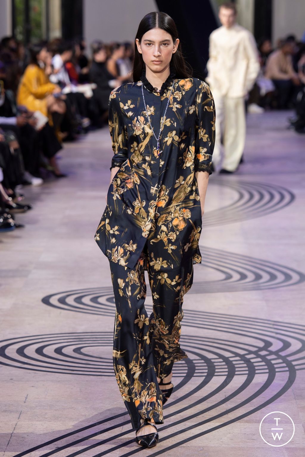 Fashion Week Paris Spring/Summer 2025 look 12 from the Shiatzy Chen collection womenswear