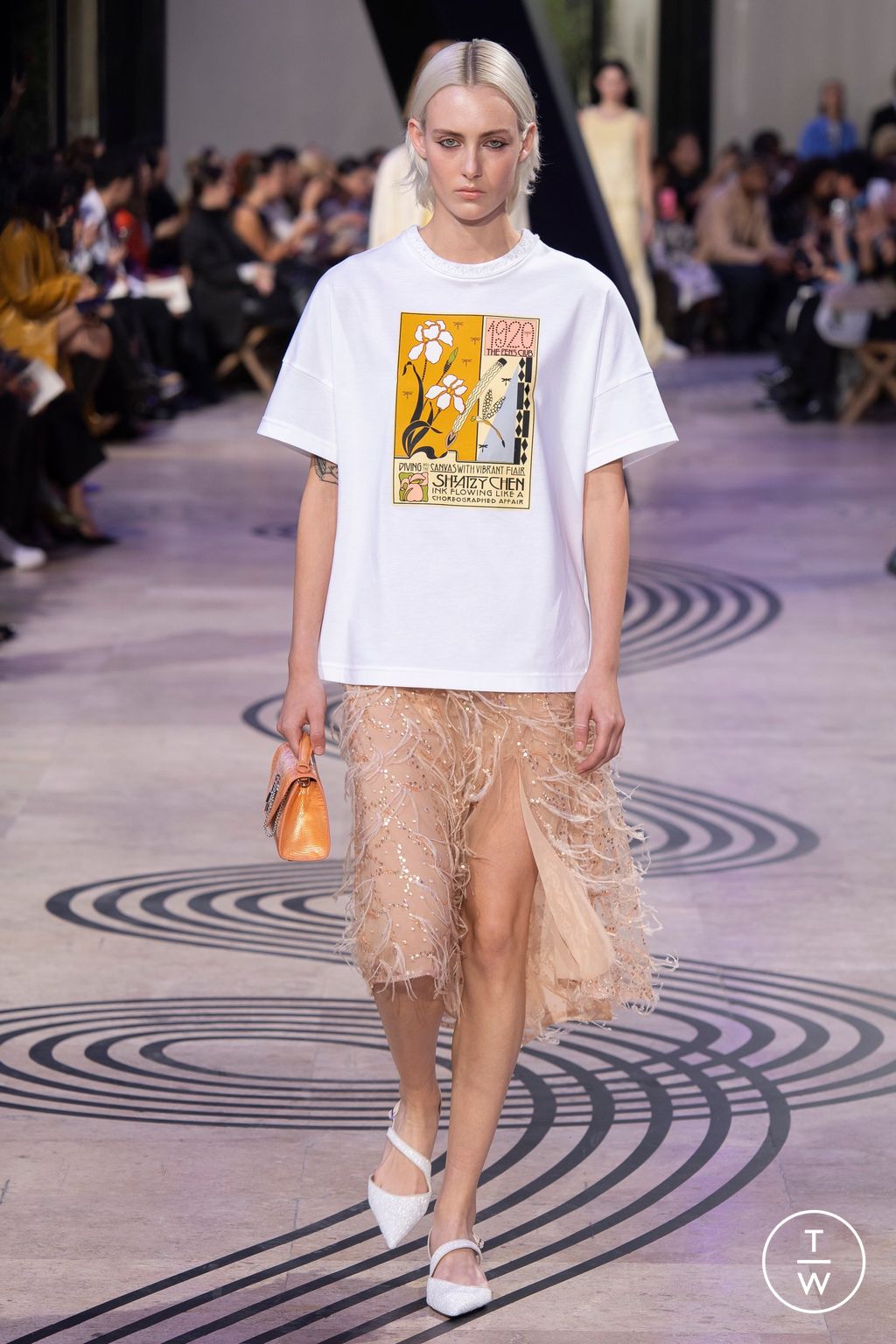 Fashion Week Paris Spring/Summer 2025 look 14 from the Shiatzy Chen collection womenswear