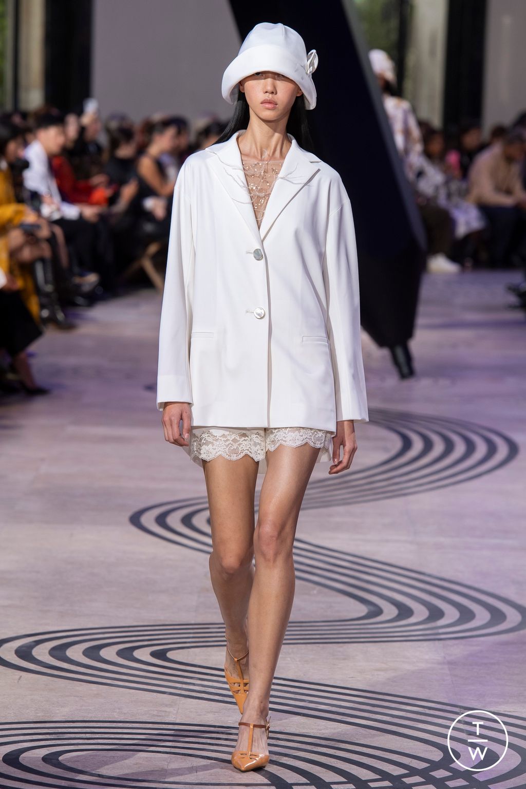 Fashion Week Paris Spring/Summer 2025 look 20 from the Shiatzy Chen collection womenswear