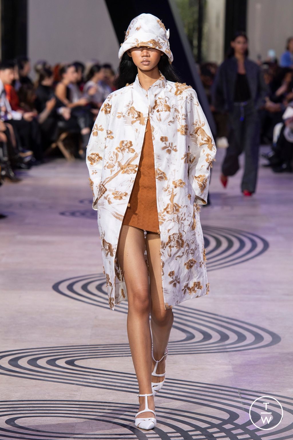 Fashion Week Paris Spring/Summer 2025 look 21 from the Shiatzy Chen collection womenswear