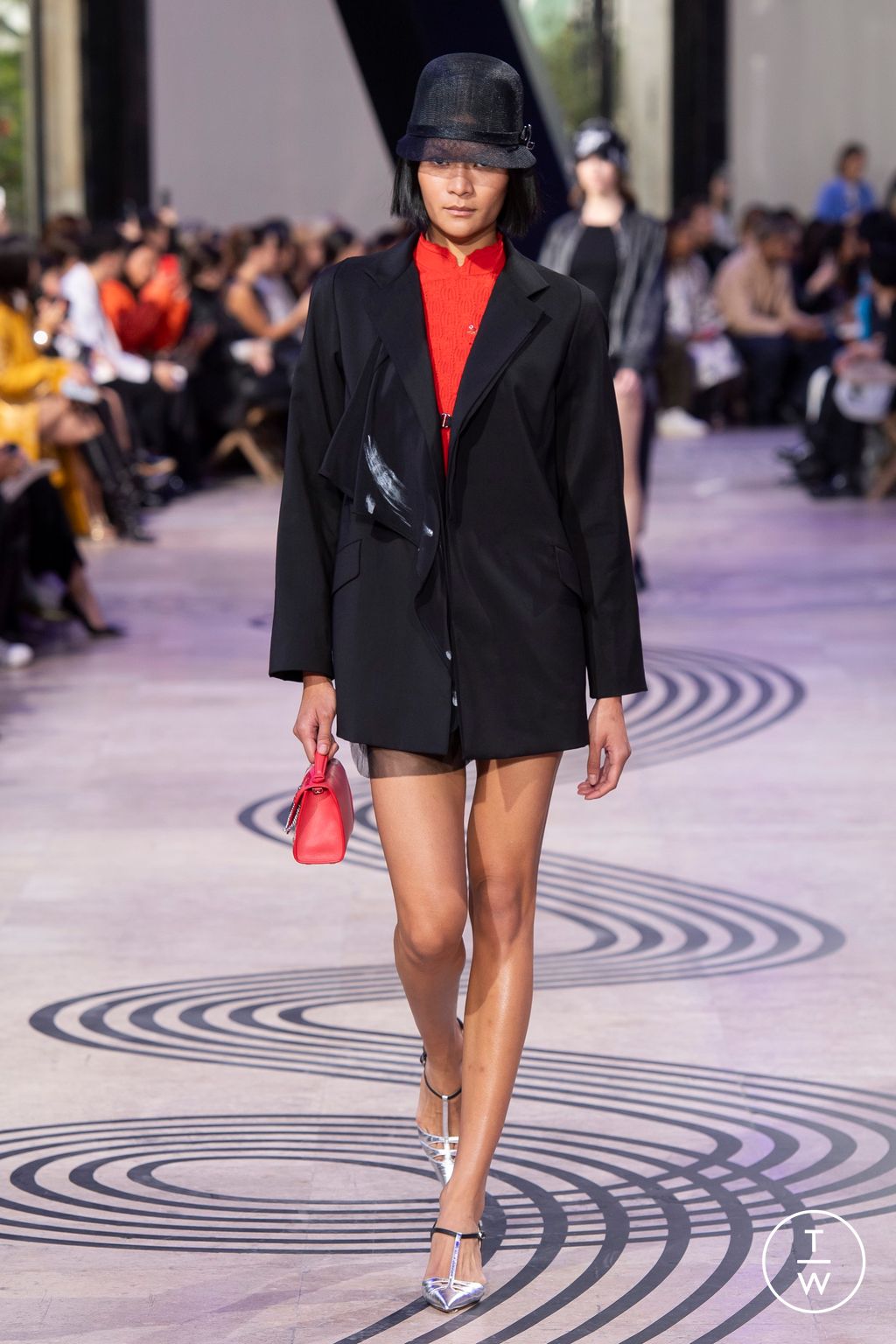 Fashion Week Paris Spring/Summer 2025 look 28 from the Shiatzy Chen collection womenswear