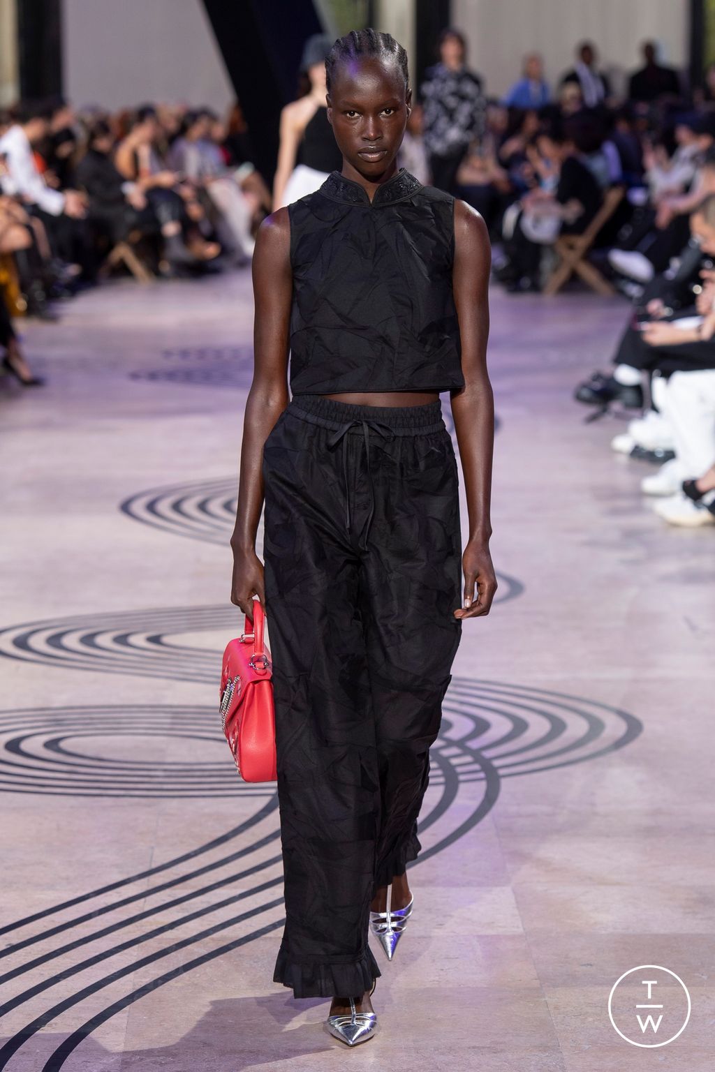 Fashion Week Paris Spring/Summer 2025 look 36 de la collection Shiatzy Chen womenswear