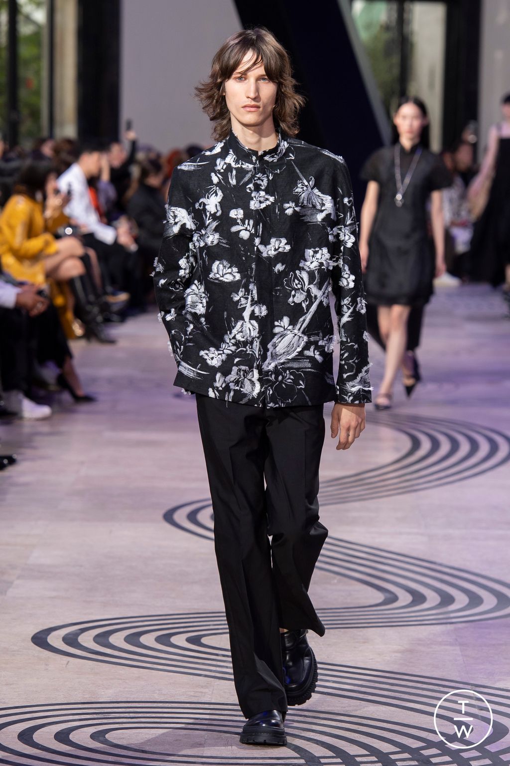 Fashion Week Paris Spring/Summer 2025 look 38 from the Shiatzy Chen collection womenswear