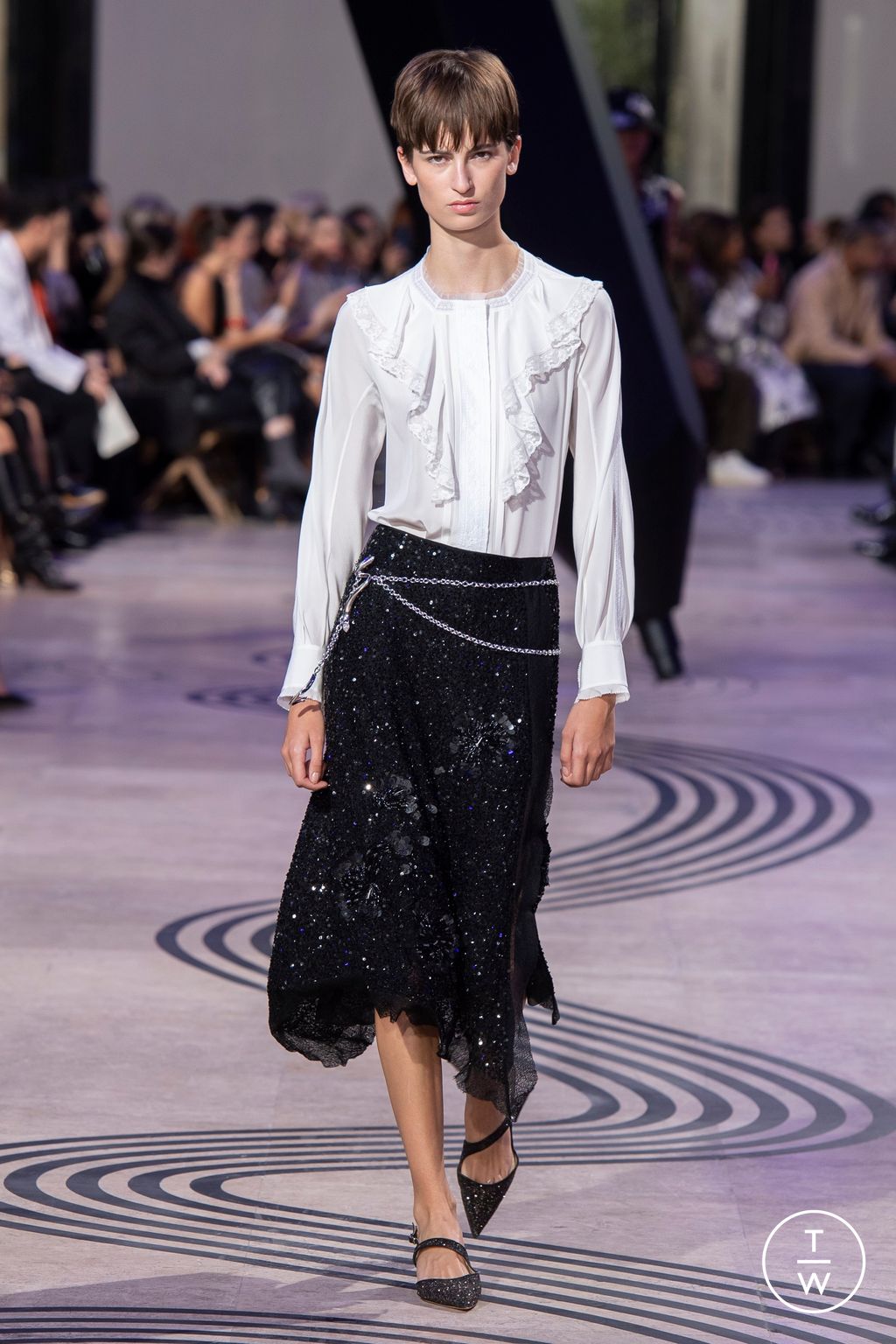 Fashion Week Paris Spring/Summer 2025 look 45 de la collection Shiatzy Chen womenswear