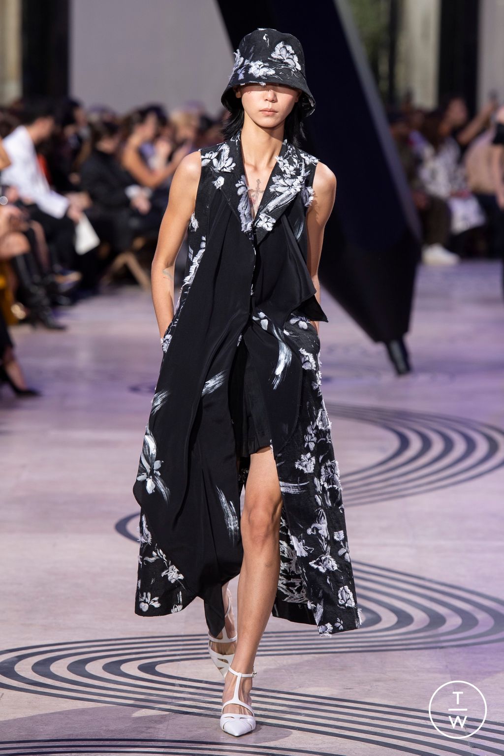 Fashion Week Paris Spring/Summer 2025 look 46 from the Shiatzy Chen collection womenswear