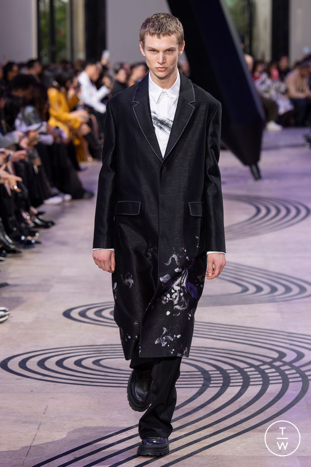 Fashion Week Paris Spring/Summer 2025 look 58 from the Shiatzy Chen collection womenswear