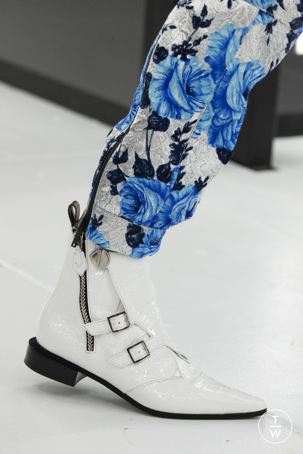 Fashion Week Paris Spring/Summer 2019 look 27 de la collection Louis Vuitton womenswear accessories