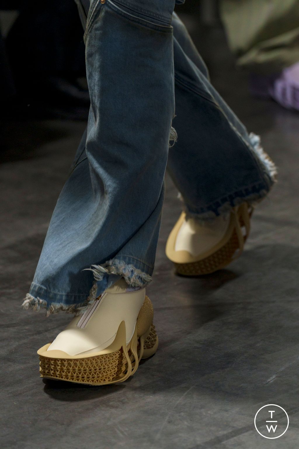 Fashion Week Paris Fall/Winter 2024 look 11 de la collection Namesake menswear accessories