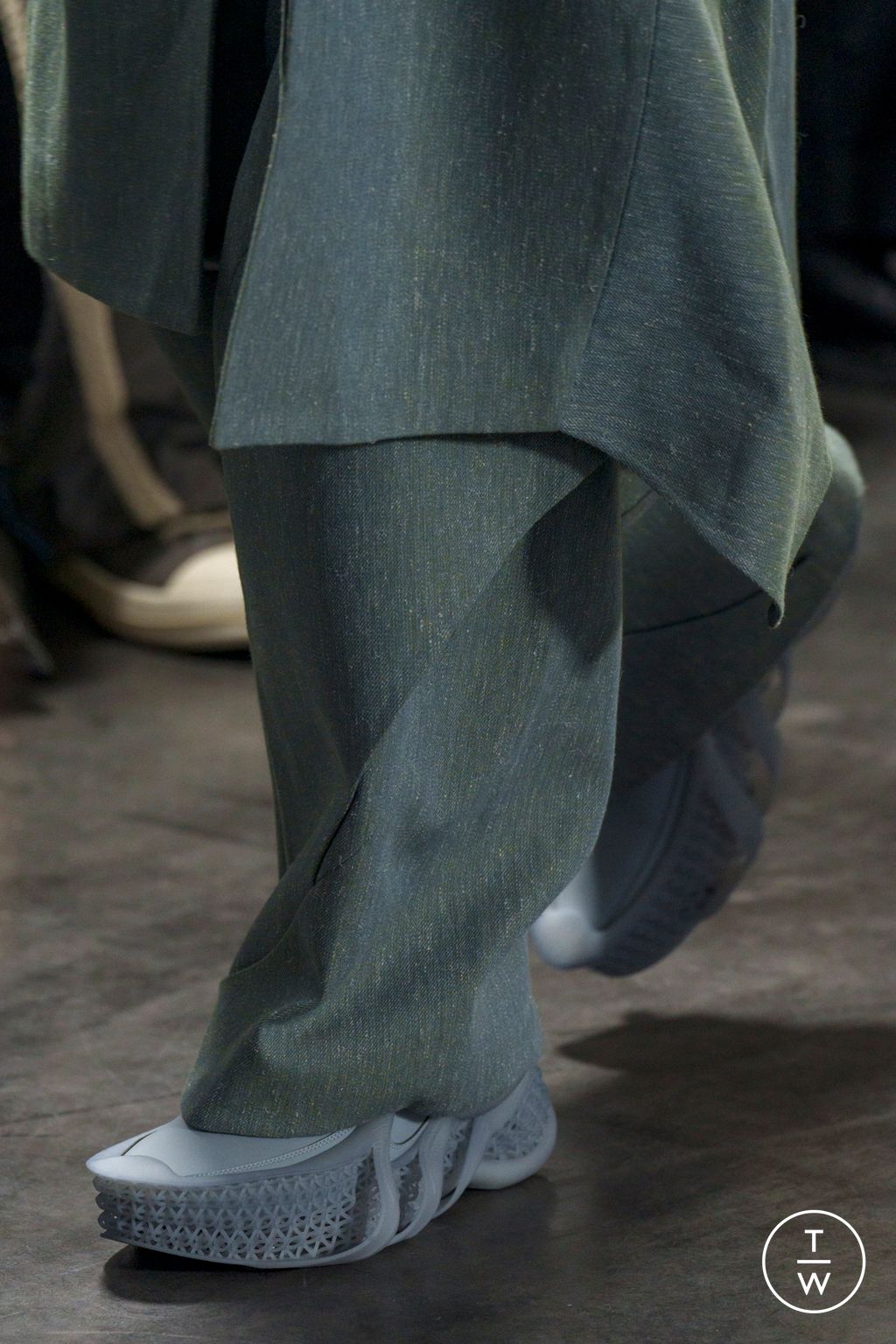 Fashion Week Paris Fall/Winter 2024 look 8 de la collection Namesake menswear accessories