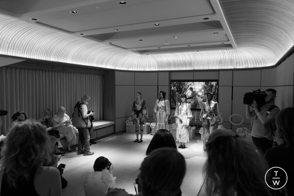 Fashion Week London Spring/Summer 2022 look 15 from the Anna Mason collection womenswear