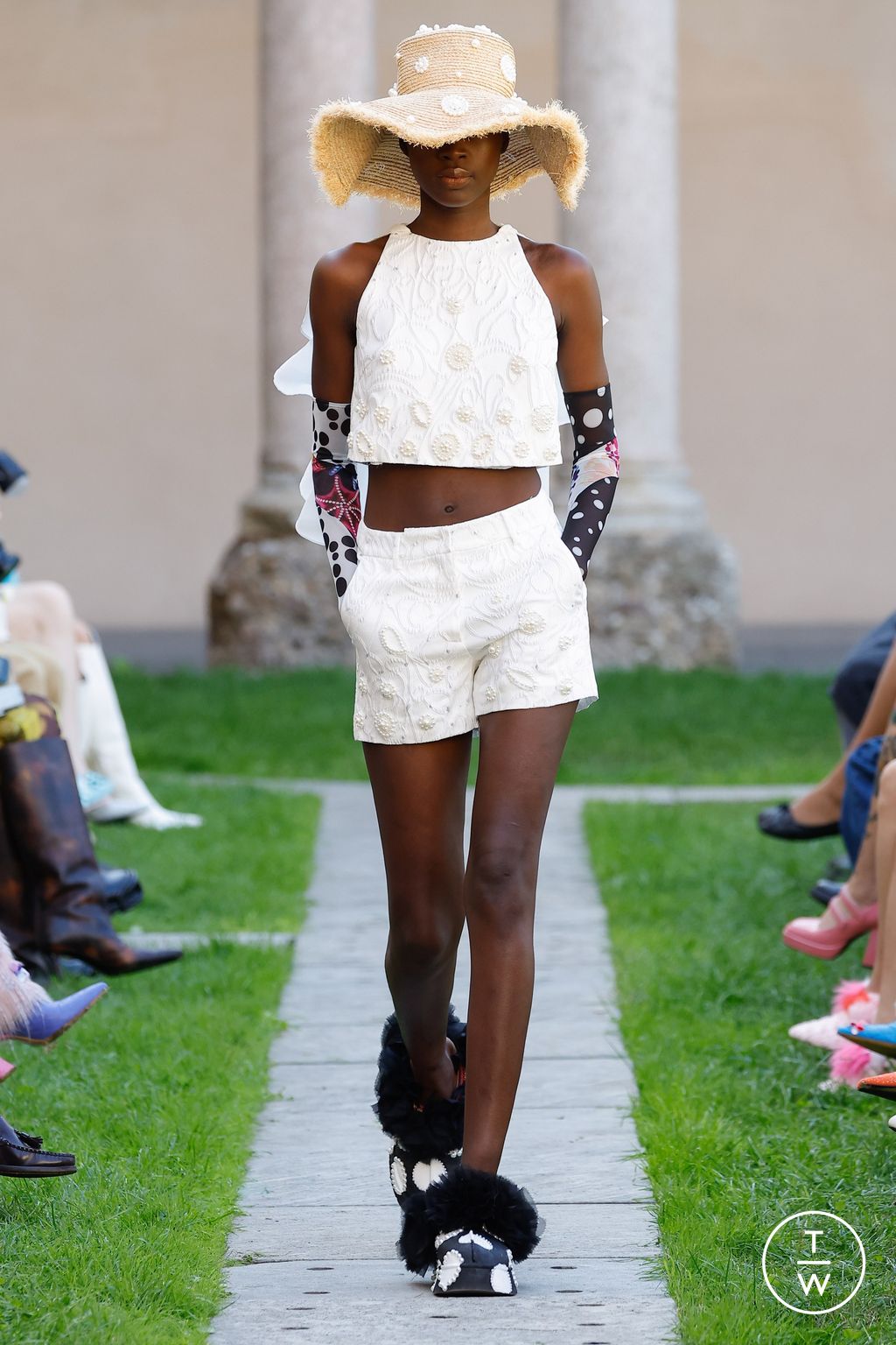 Fashion Week Milan Spring/Summer 2024 look 21 from the Shuting Qiu collection 女装