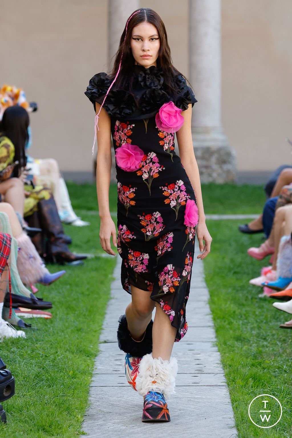Fashion Week Milan Spring/Summer 2024 look 25 from the Shuting Qiu collection 女装