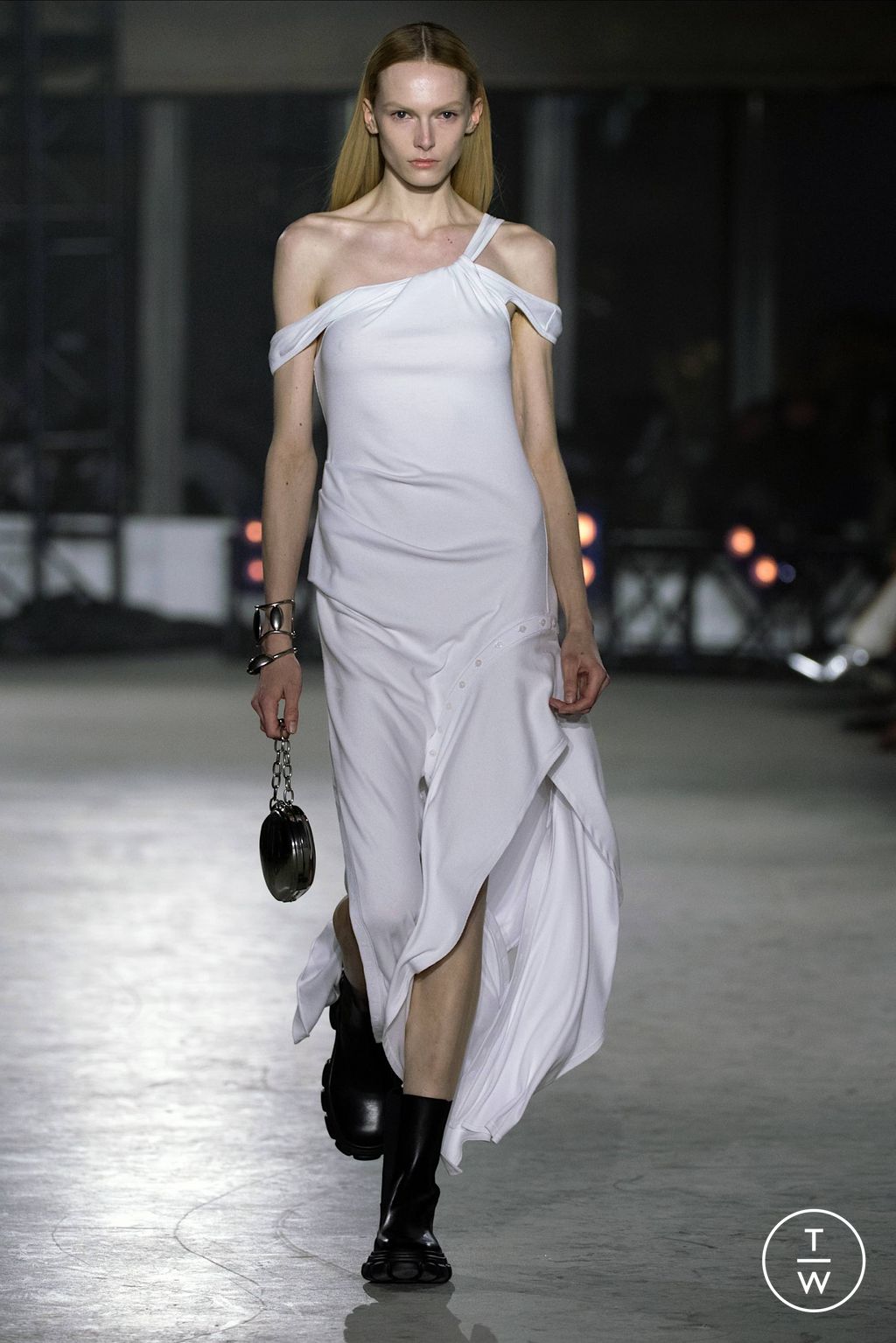 Fashion Week New York Fall/Winter 2023 look 27 de la collection Simkhai womenswear
