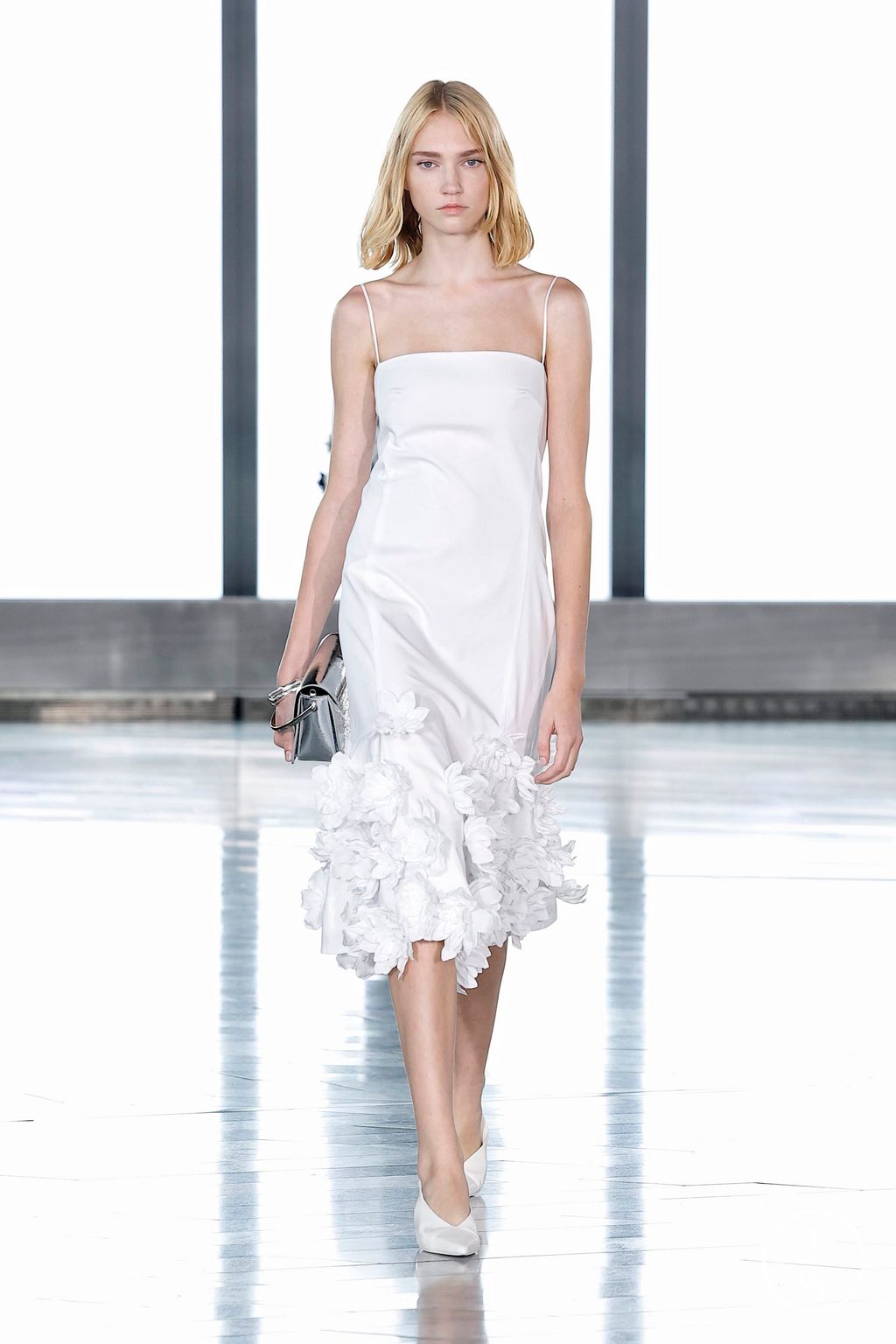Fashion Week New York Spring/Summer 2025 look 7 from the Simkhai collection womenswear