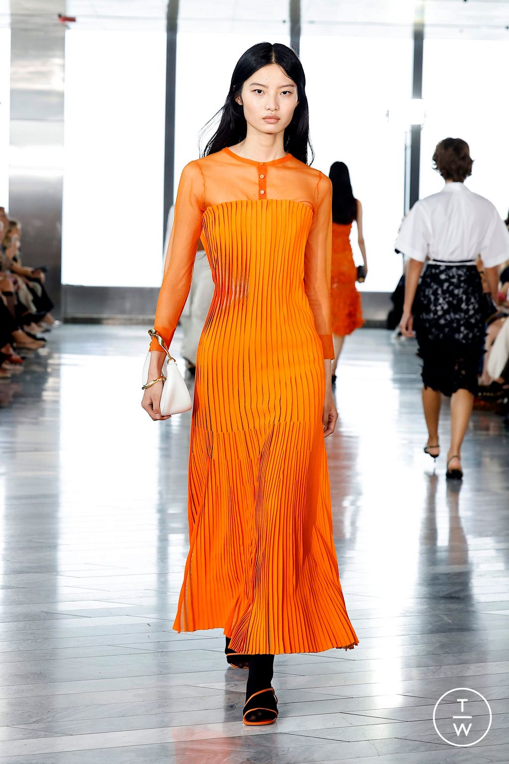 Fashion Week New York Spring/Summer 2025 look 16 from the Simkhai collection womenswear
