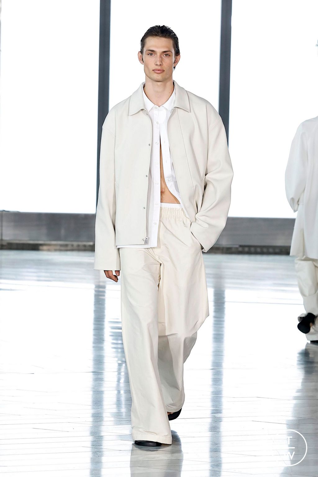 Fashion Week New York Spring/Summer 2025 look 19 from the Simkhai collection womenswear