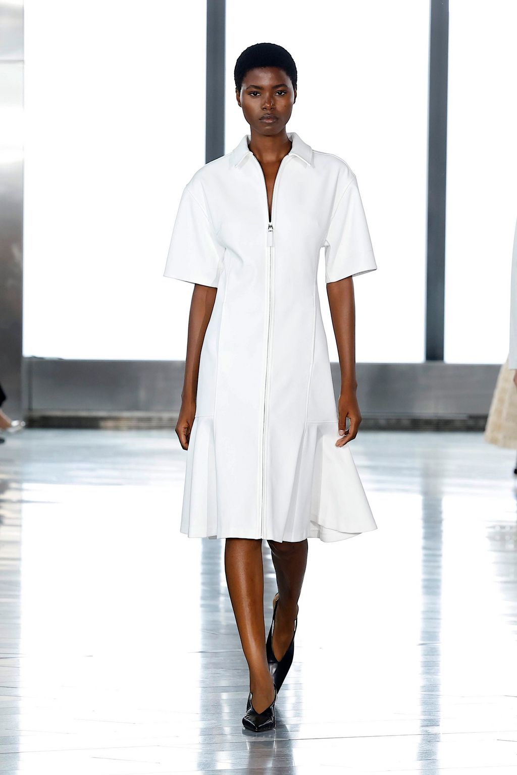 Fashion Week New York Spring/Summer 2025 look 25 from the Simkhai collection womenswear