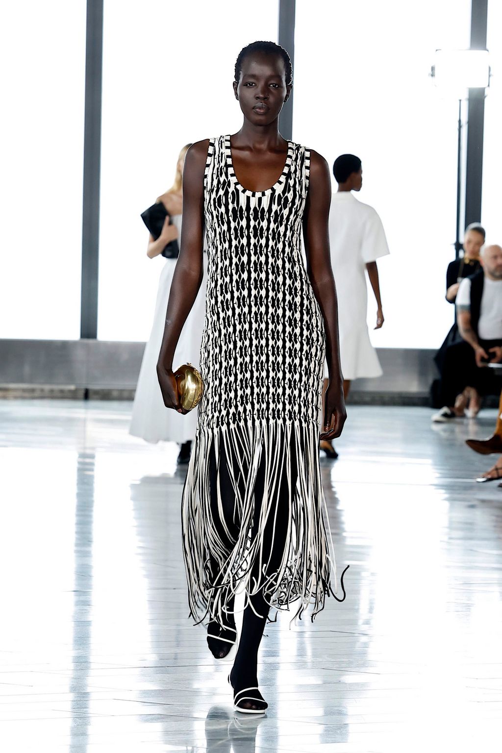 Fashion Week New York Spring/Summer 2025 look 28 from the Simkhai collection womenswear