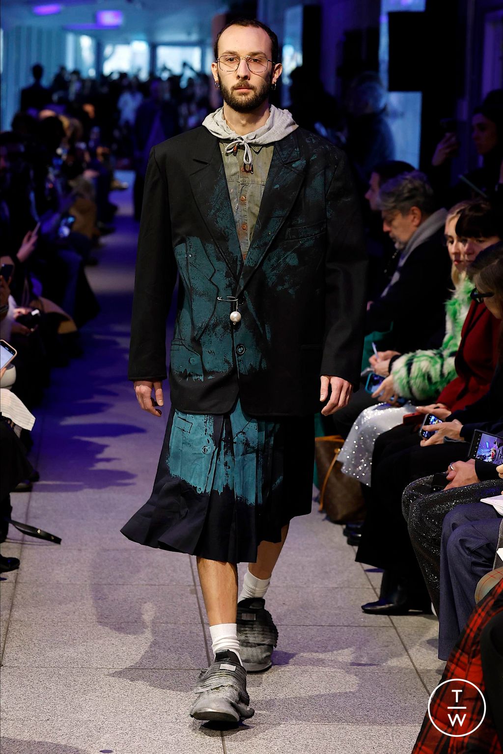 Fashion Week Milan Fall/Winter 2024 look 8 de la collection Simon Cracker menswear