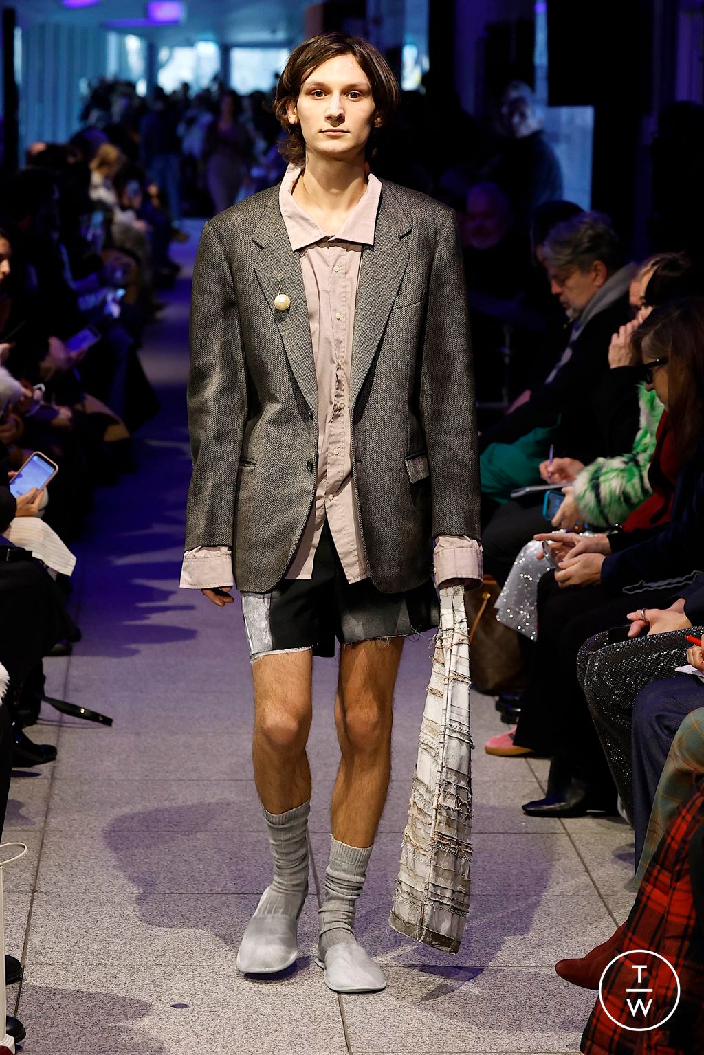 Fashion Week Milan Fall/Winter 2024 look 16 de la collection Simon Cracker menswear