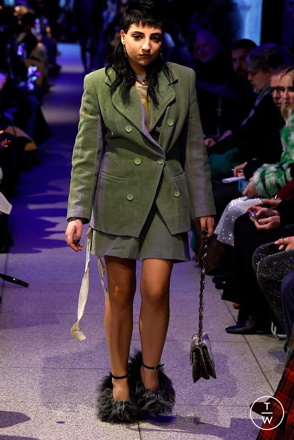 Fashion Week Milan Fall/Winter 2024 look 19 de la collection Simon Cracker menswear