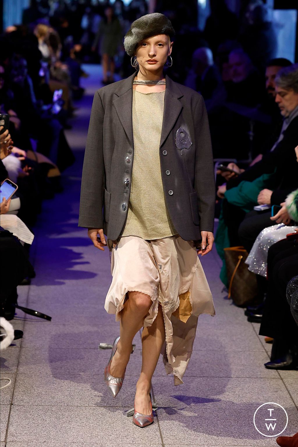 Fashion Week Milan Fall/Winter 2024 look 22 de la collection Simon Cracker menswear