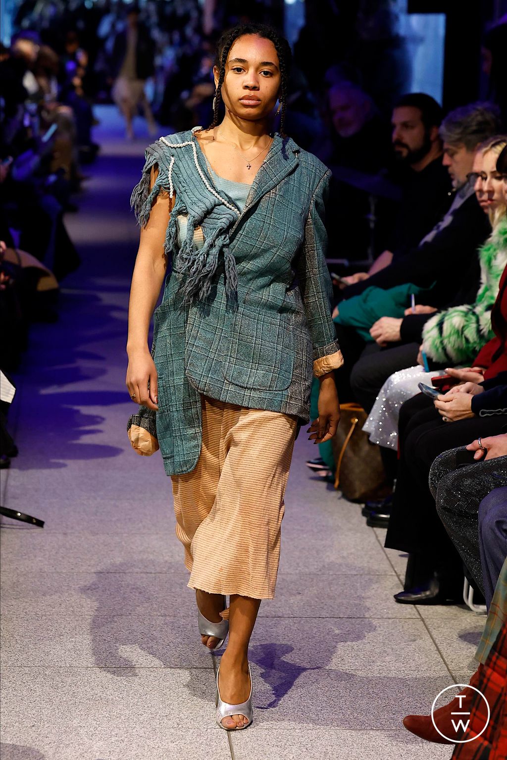 Fashion Week Milan Fall/Winter 2024 look 24 de la collection Simon Cracker menswear