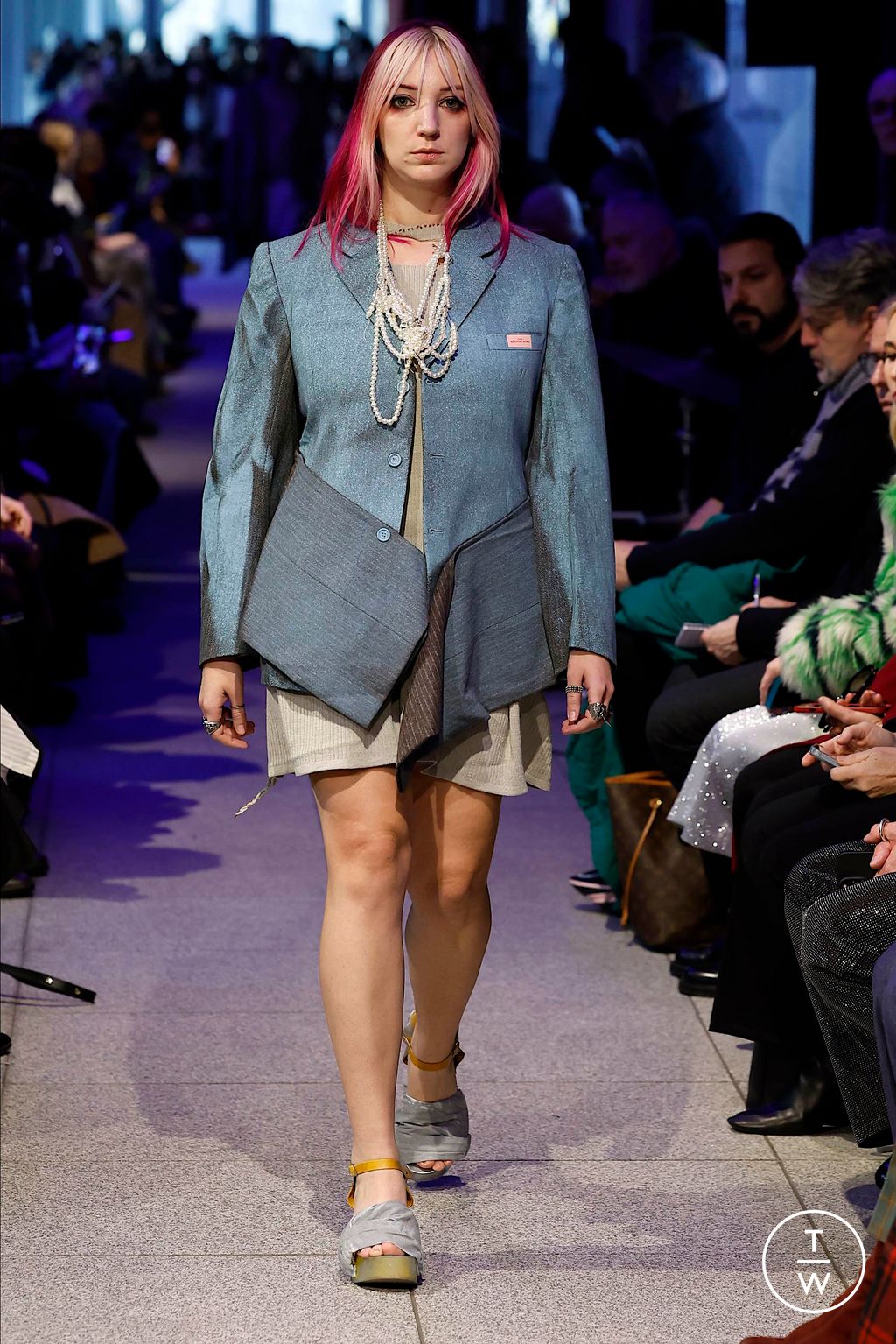 Fashion Week Milan Fall/Winter 2024 look 30 de la collection Simon Cracker menswear