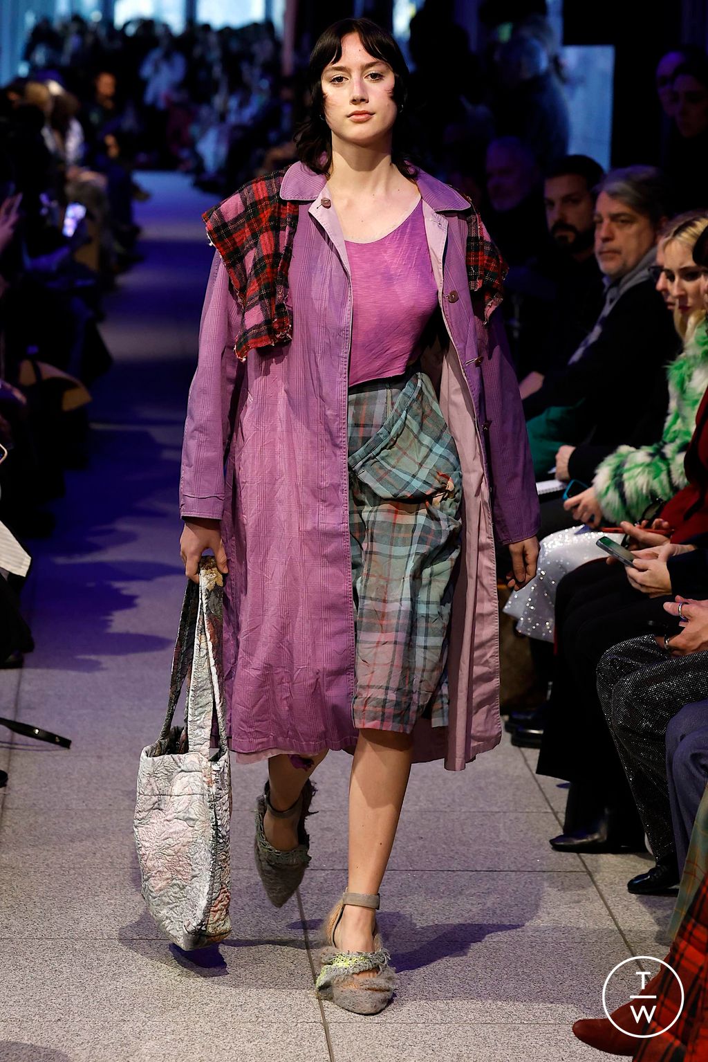 Fashion Week Milan Fall/Winter 2024 look 35 de la collection Simon Cracker menswear