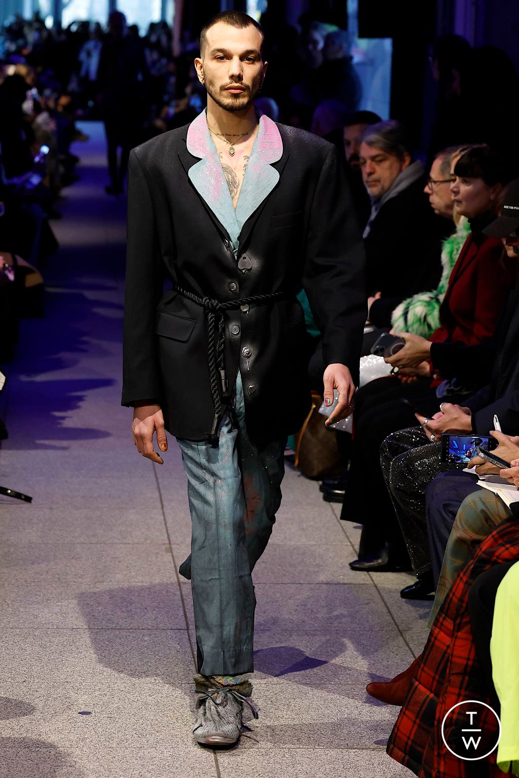 Fashion Week Milan Fall/Winter 2024 look 39 de la collection Simon Cracker menswear