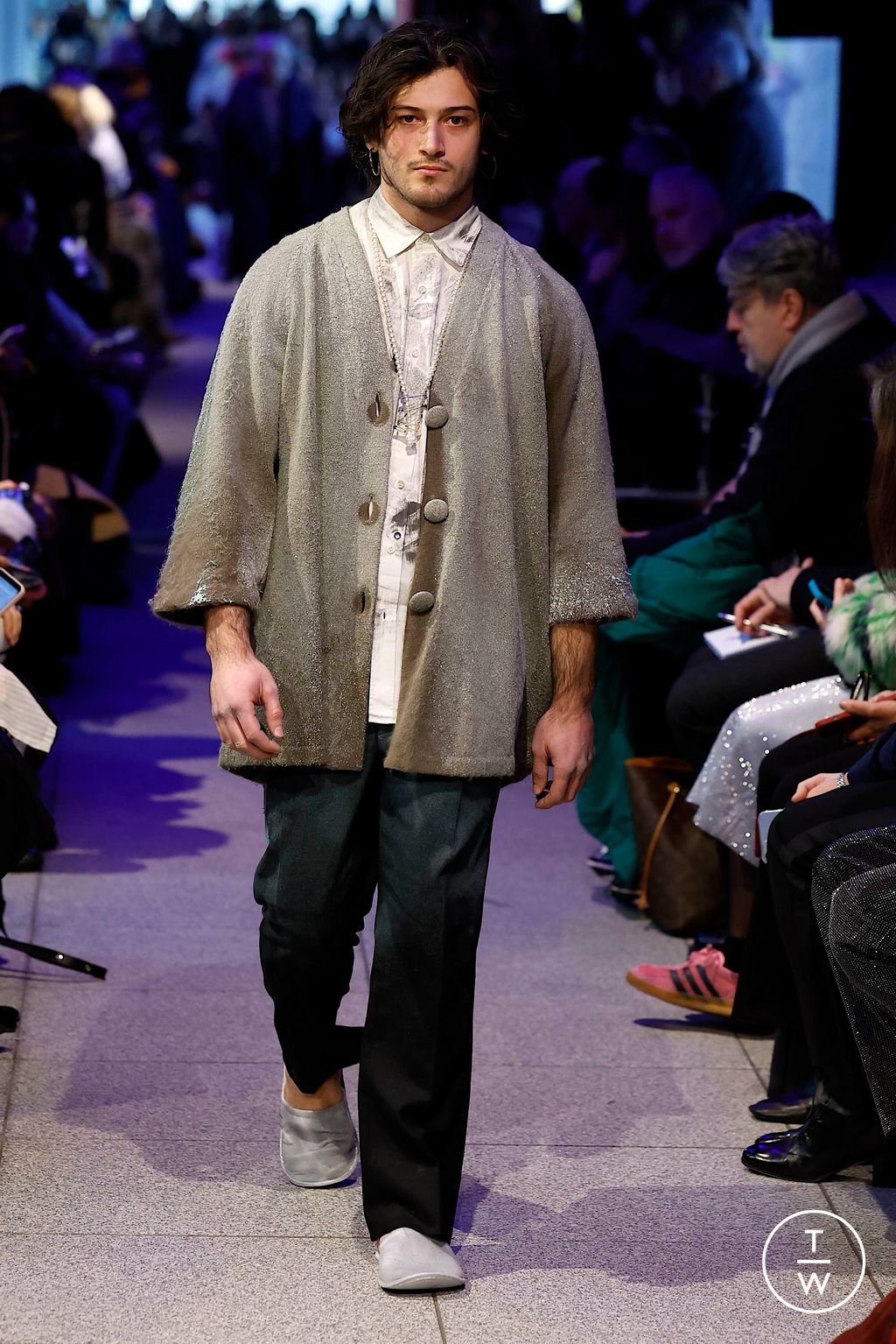 Fashion Week Milan Fall/Winter 2024 look 45 de la collection Simon Cracker menswear