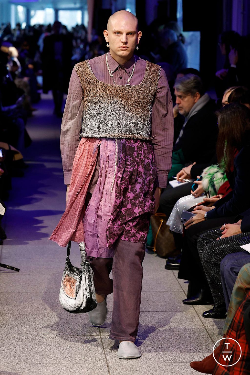 Fashion Week Milan Fall/Winter 2024 look 49 de la collection Simon Cracker menswear