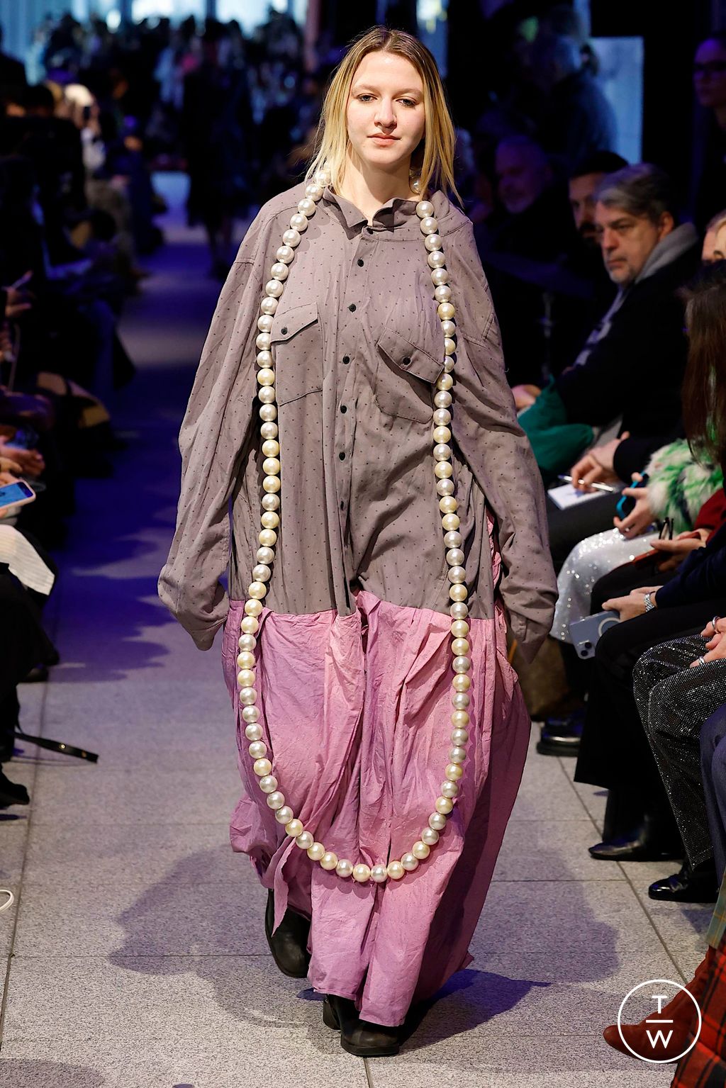 Fashion Week Milan Fall/Winter 2024 look 50 de la collection Simon Cracker menswear