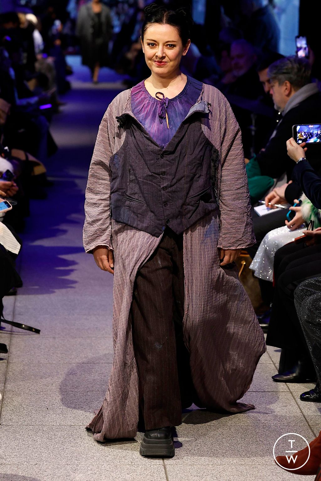 Fashion Week Milan Fall/Winter 2024 look 51 from the Simon Cracker collection 男装