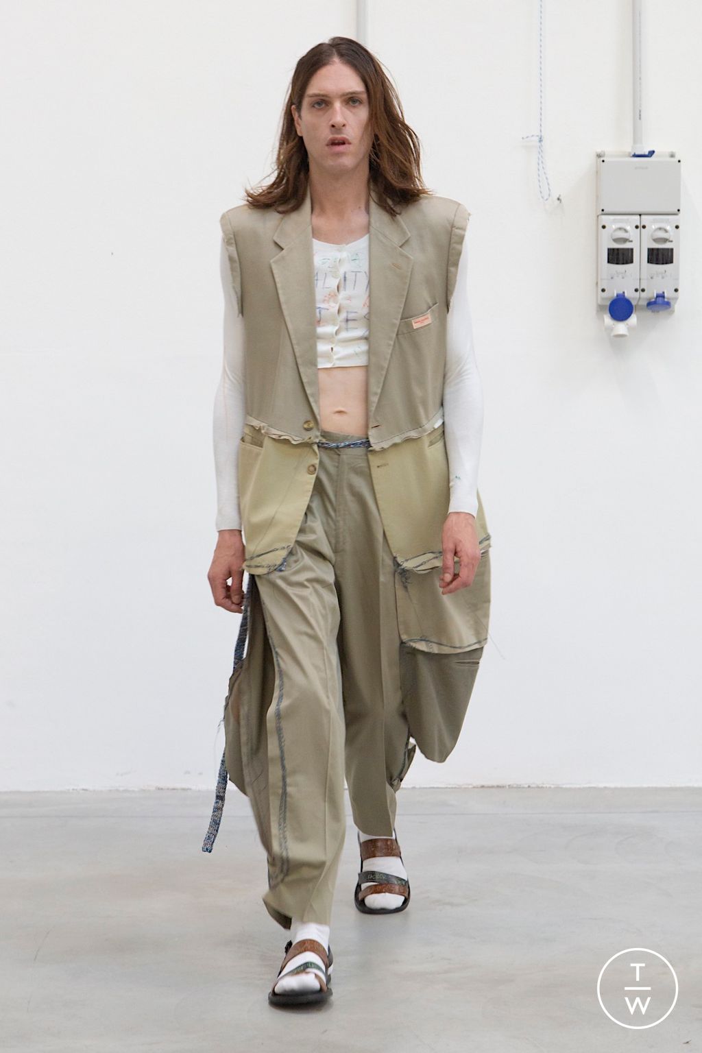 Fashion Week Milan Spring/Summer 2023 look 2 from the Simon Cracker collection menswear
