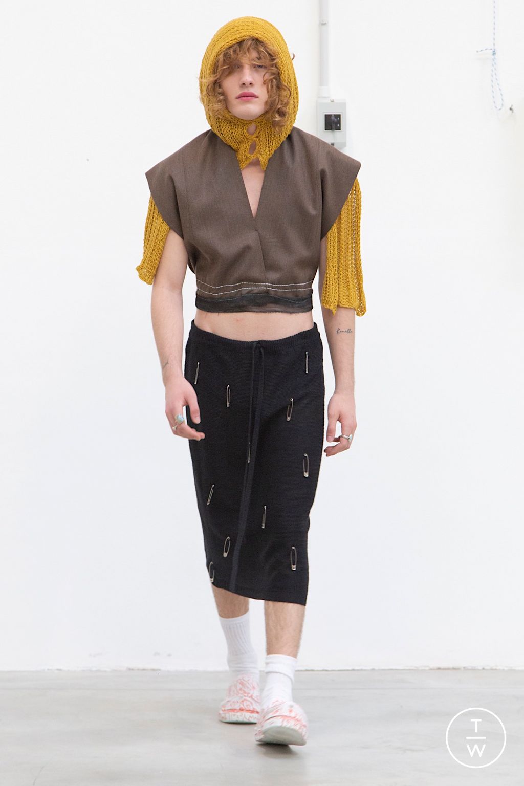 Fashion Week Milan Spring/Summer 2023 look 9 de la collection Simon Cracker menswear