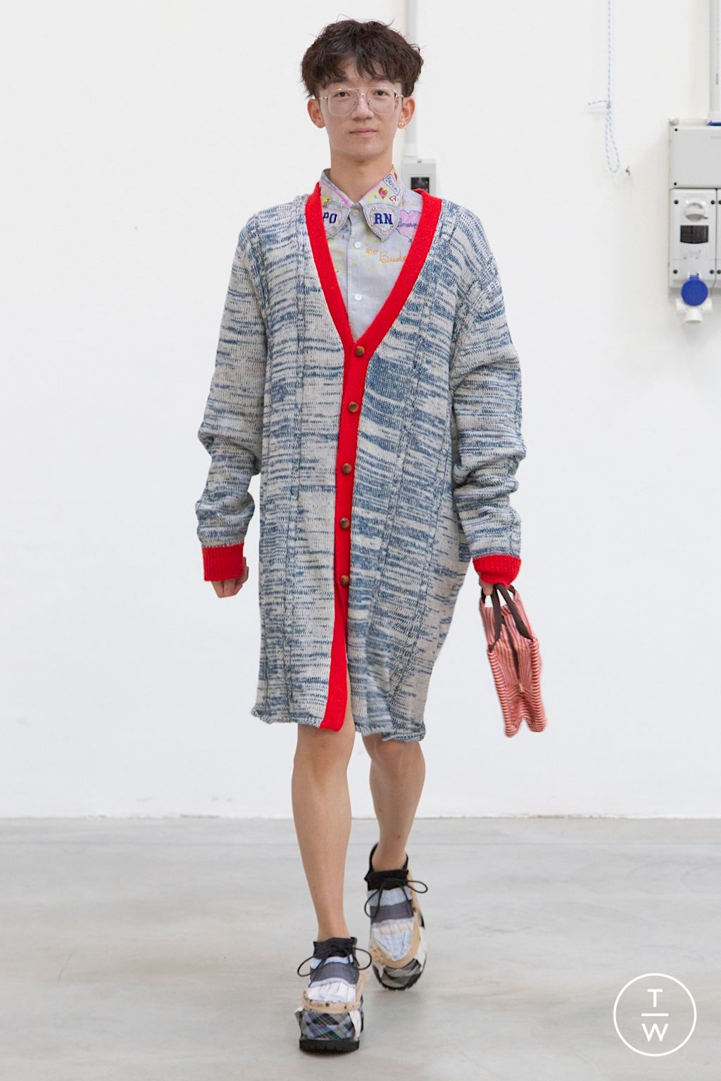 Fashion Week Milan Spring/Summer 2023 look 19 from the Simon Cracker collection menswear