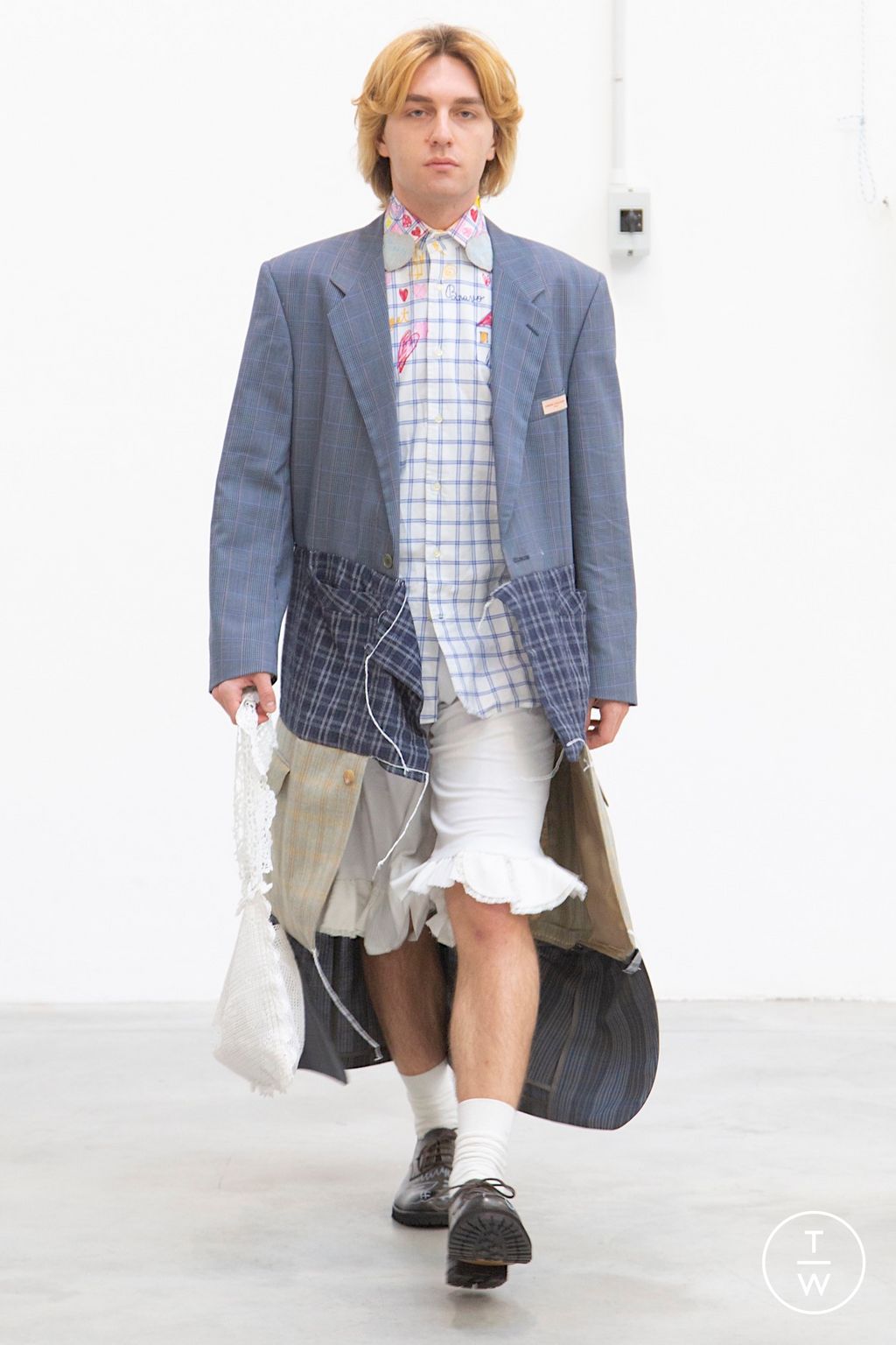 Fashion Week Milan Spring/Summer 2023 look 21 from the Simon Cracker collection 男装