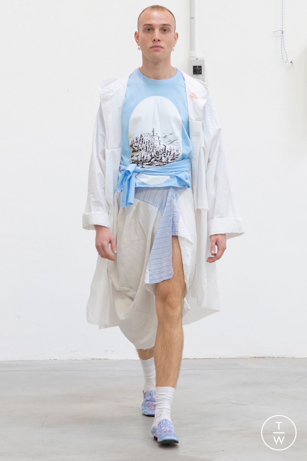 Fashion Week Milan Spring/Summer 2023 look 35 from the Simon Cracker collection menswear