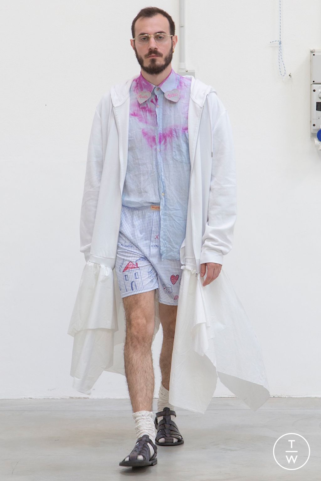 Fashion Week Milan Spring/Summer 2023 look 37 from the Simon Cracker collection 男装