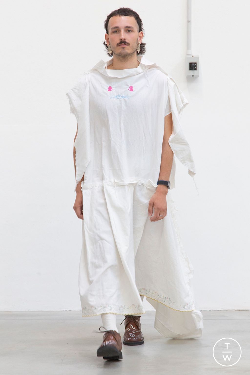 Fashion Week Milan Spring/Summer 2023 look 38 from the Simon Cracker collection menswear
