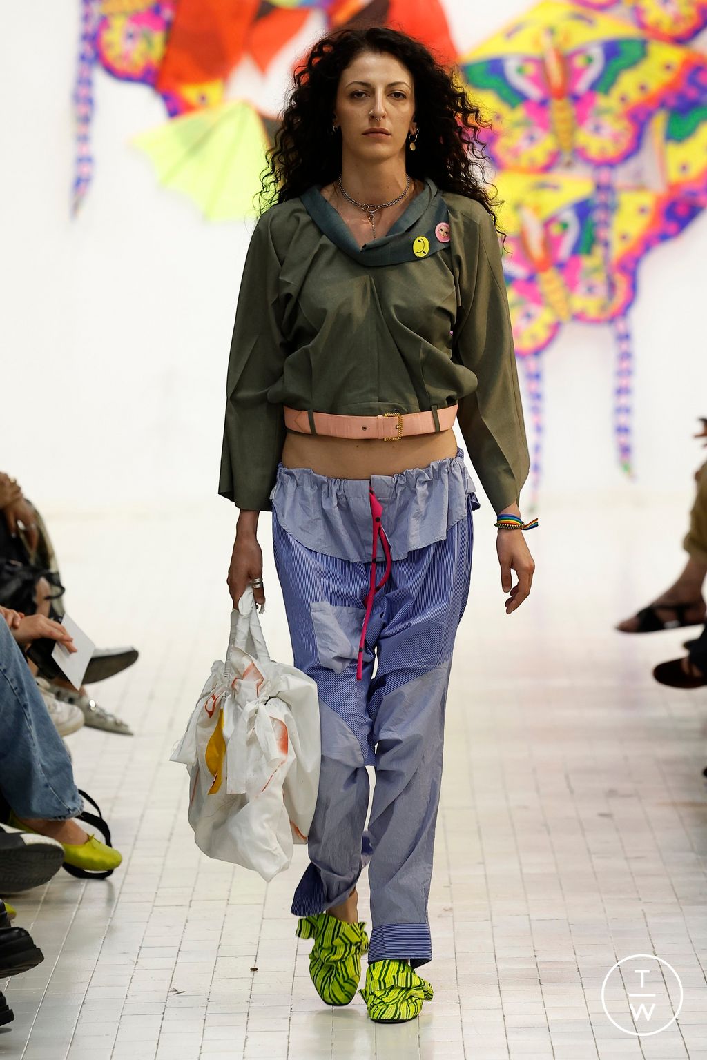 Fashion Week Milan Spring/Summer 2024 look 26 de la collection Simon Cracker menswear