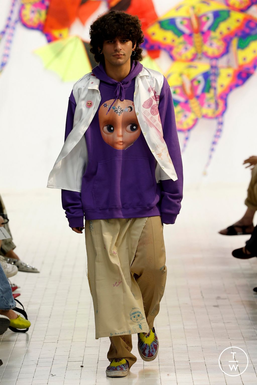 Fashion Week Milan Spring/Summer 2024 look 29 from the Simon Cracker collection menswear