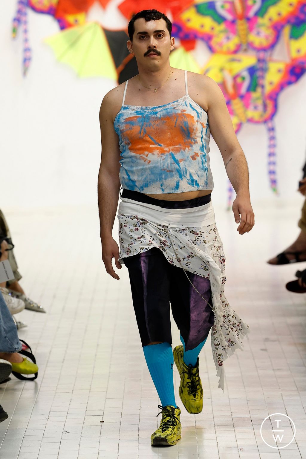 Fashion Week Milan Spring/Summer 2024 look 36 from the Simon Cracker collection 男装