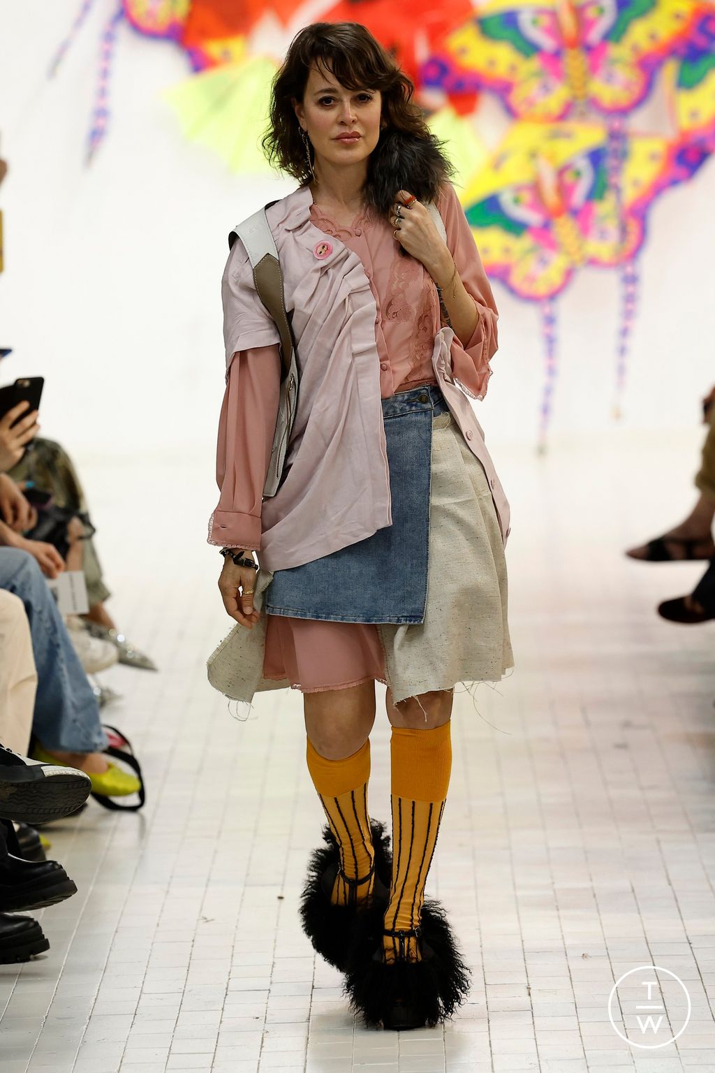 Fashion Week Milan Spring/Summer 2024 look 37 from the Simon Cracker collection 男装
