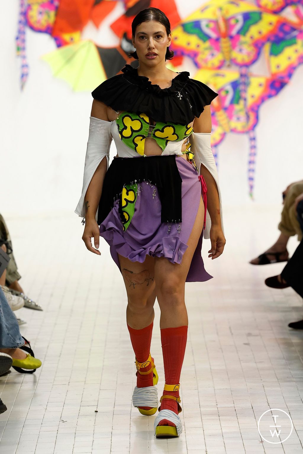 Fashion Week Milan Spring/Summer 2024 look 40 from the Simon Cracker collection 男装