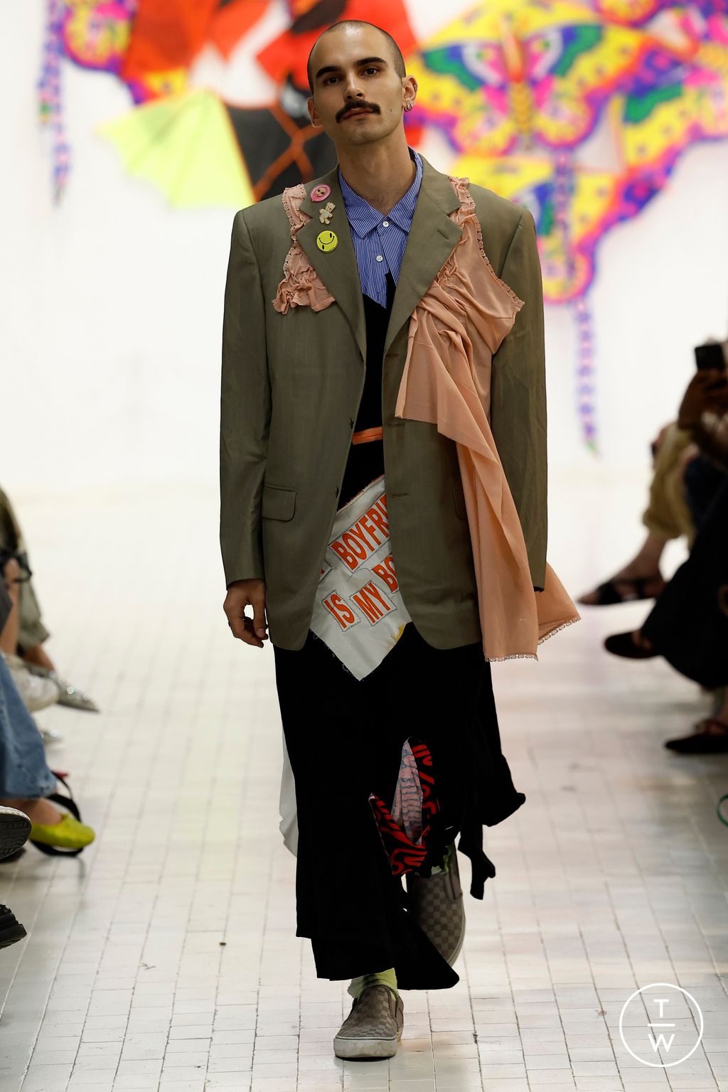 Fashion Week Milan Spring/Summer 2024 look 41 from the Simon Cracker collection 男装