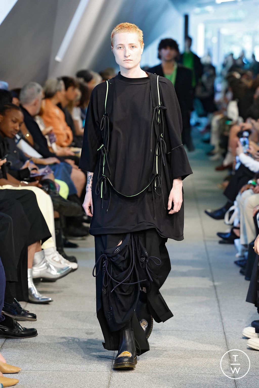 Fashion Week Milan Spring/Summer 2025 look 15 from the Simon Cracker collection menswear