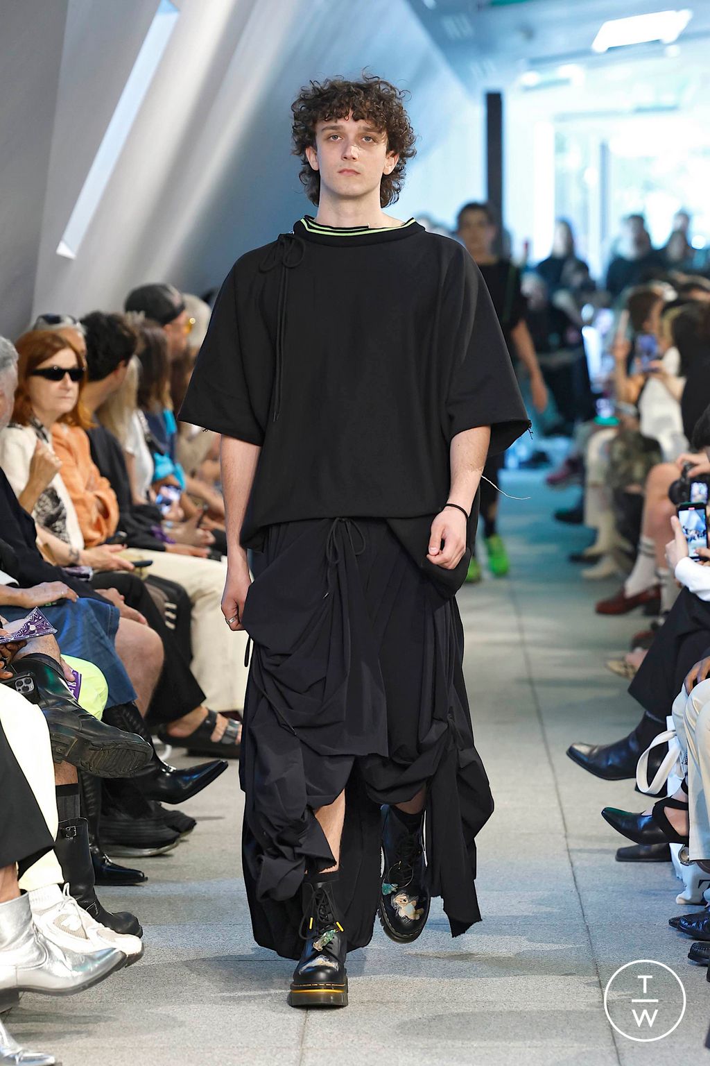 Fashion Week Milan Spring/Summer 2025 look 18 from the Simon Cracker collection menswear