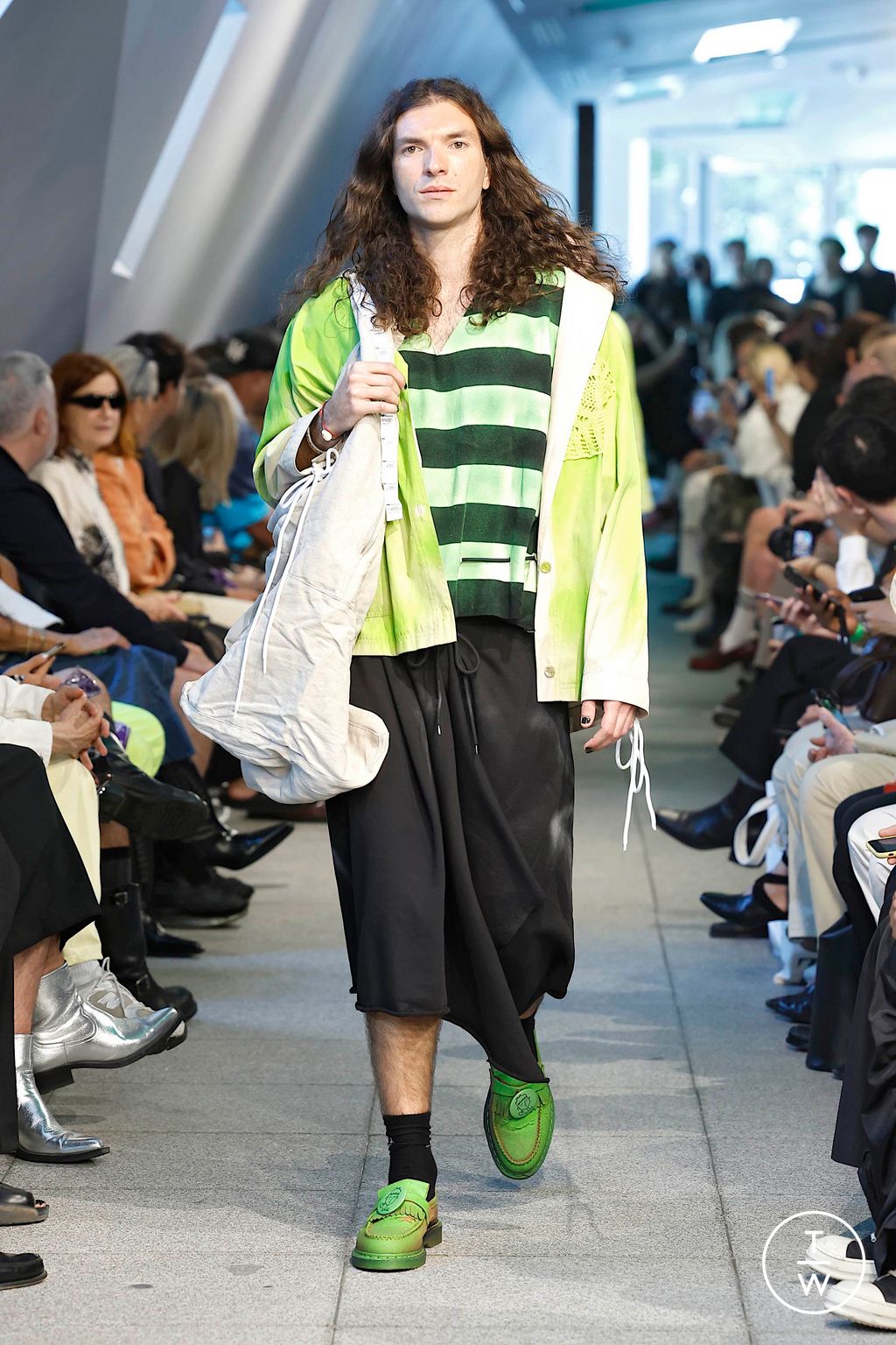 Fashion Week Milan Spring/Summer 2025 look 22 from the Simon Cracker collection menswear